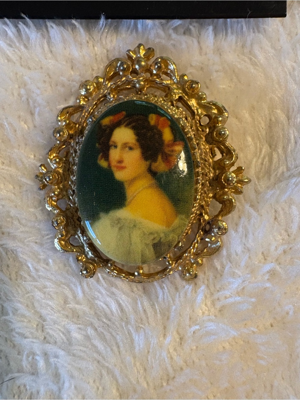 Vintage Gold-Tone Portrait Cameo Brooch - Green Background and clip earrings